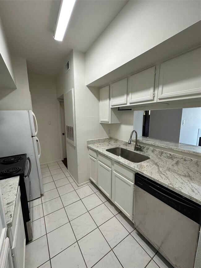 2025 Augusta Dr Unit 203