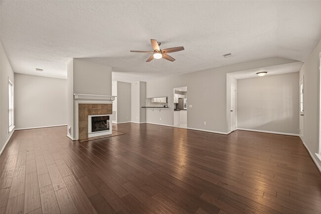 Photo - 27 Lush Meadow Pl