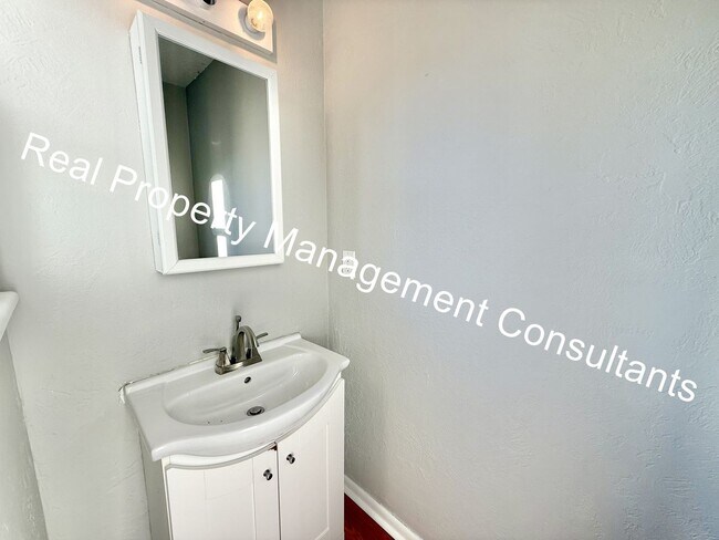 Photo - Updated 3-Bedroom Townhome Live Deposit Free with Obligo