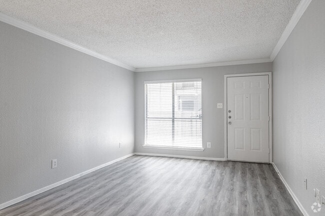 2BR, 1BA - 914SF