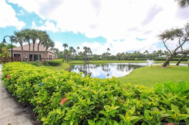 Photo - 4440 NE Sandpebble Trce Unidad 201