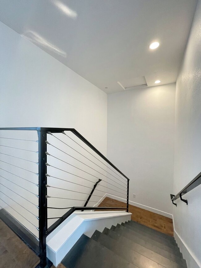 Photo - Striking 2BD/2.5 Bath Townhome in MidTown ...