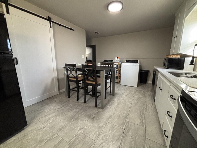 Photo - 114 Holly St