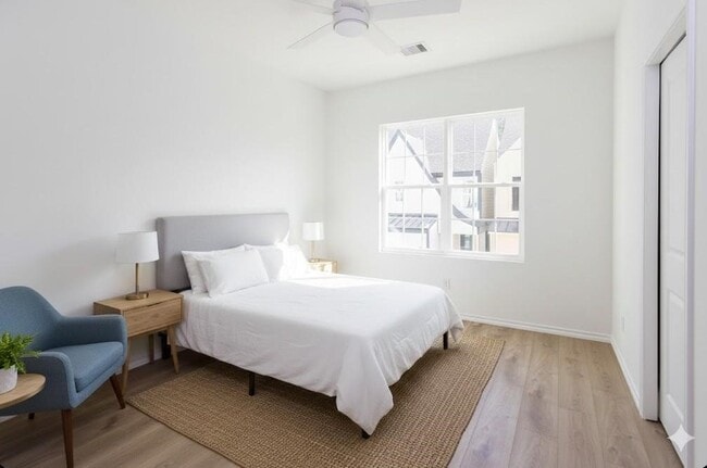 Building Photo - 5508 Oakmont St