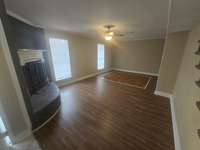 Photo - Spacious 5 Bedroom Single Home with Modern Comforts and Great Outdoor Space