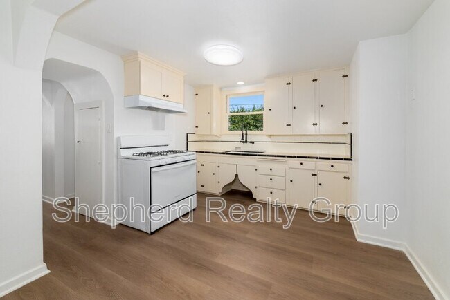 Photo - 3340 Eucalyptus Ave