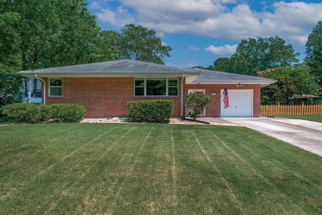 Photo - 504 Kirkwood Ln
