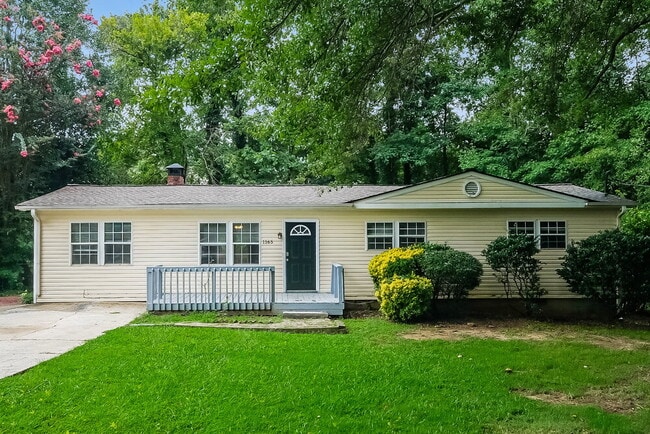 Building Photo - 1165 Wisteria Dr SW
