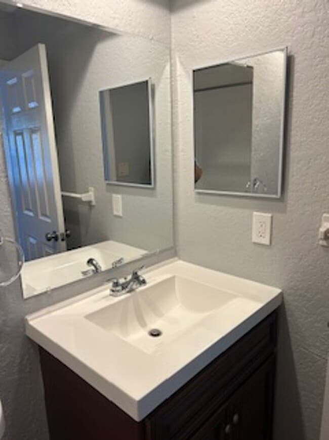 Photo - Beautiful 3/2 Available now!