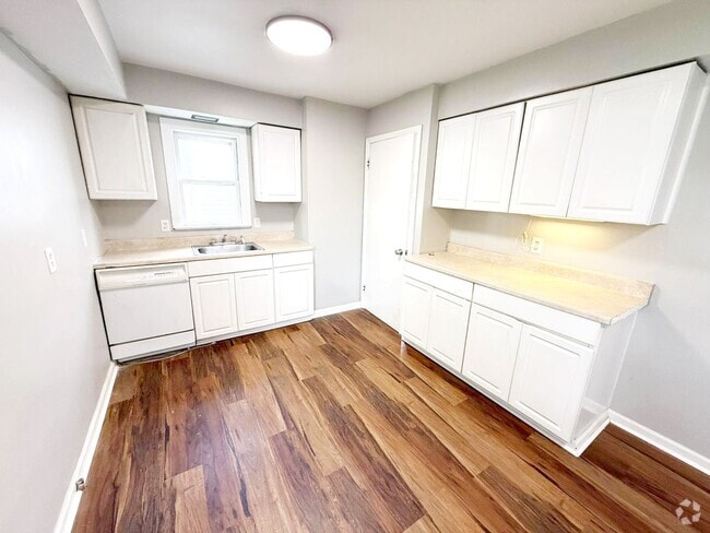 Building Photo - 3 BED 1 BATH BEAUTIFUL SINGLE FAMILY HOME ...