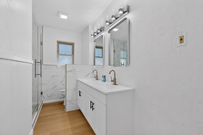 Photo - 404 Nottingham Dr