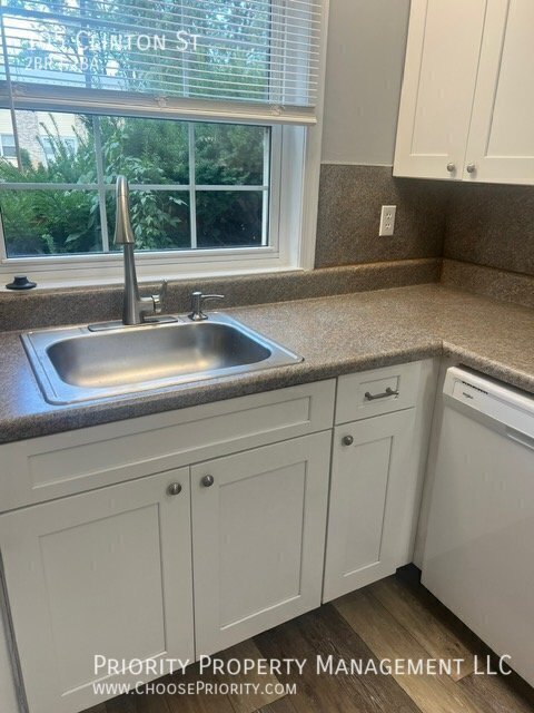 Photo - 105 Clinton St