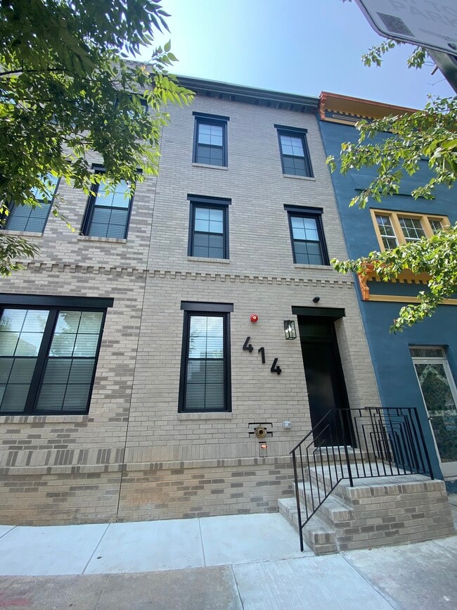 Building Photo - 414 S Conkling St Unit Apt 6