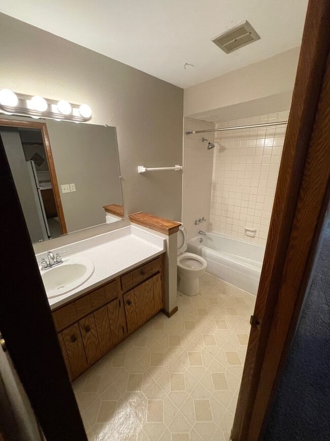 Building Photo - 449 Dunbar Ave. 7 unit