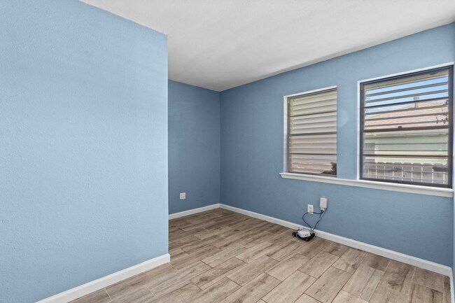 Photo - 7316 Overton St Unidad #B