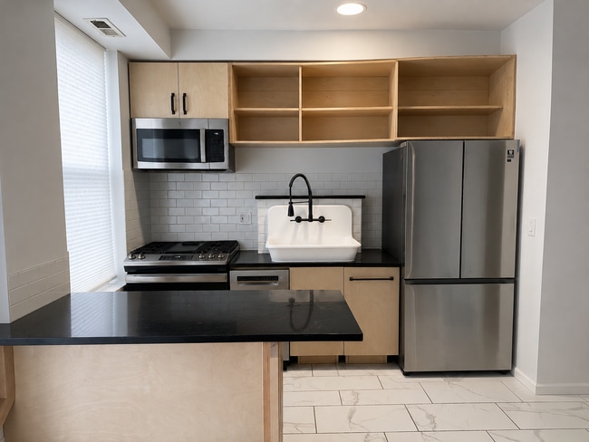 Building Photo - 1116 W 17th St Unit 2F