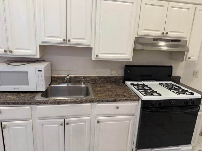 Building Photo - 215 Liberty Ave Unit 2 Rental