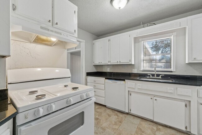 Photo - 224 E Myrtle Ln
