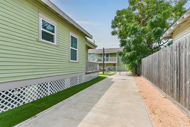 Photo - 5008 Avenue O 1/2