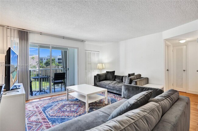 Building Photo - 17800 Atlantic Blvd Unit 301 Rental