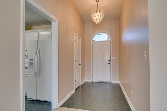 Photo - 207 Taylor Cir