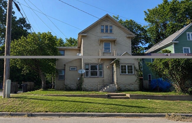 Building Photo - 712 SW 16th St