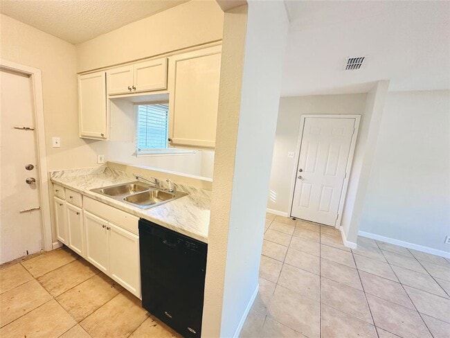 Photo - 4748 Suburban Dr