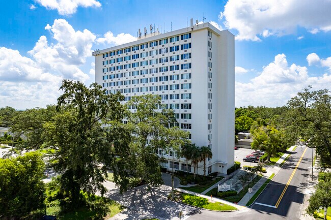 2000 E Hillcrest St Orlando, FL 32803