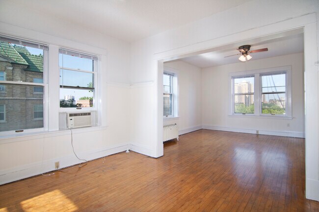 Photo - 901-909 Summit Ave S