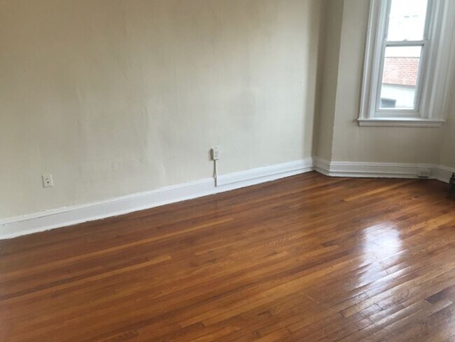Photo - 4-1175 Boylston St