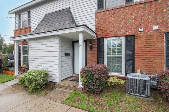 Photo - 34 Knollwood Cir Townhome