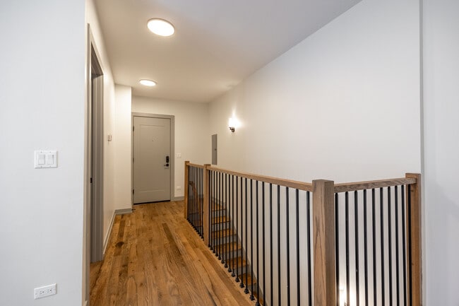 Photo - 1330 W Estes Ave Unit 1A