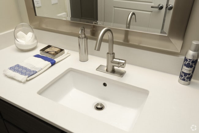 Amplio tocador con lavabo - Link Apartments® West End