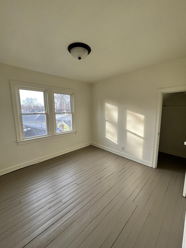 Photo - 609 W Broadway St