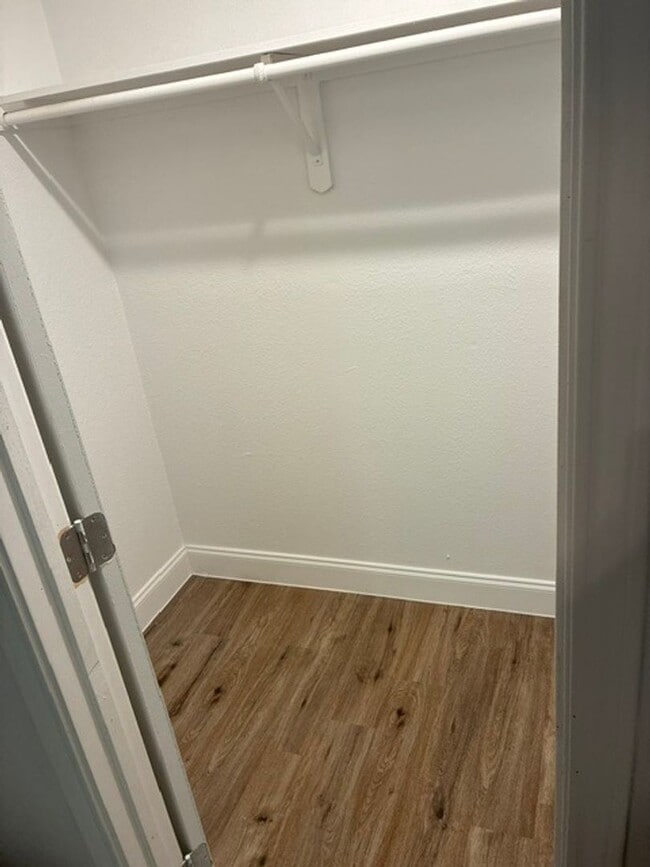 Photo - 1700 Clark St