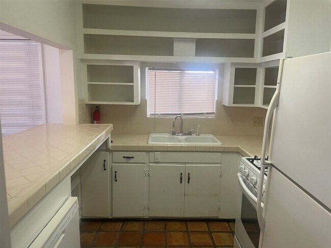 Photo - 1965 W Lamar St Unit 1