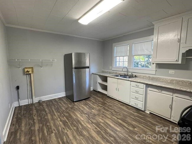 Photo - 70 Crowell Dr NW