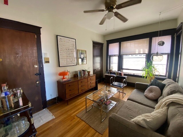 Photo - 1941 Aldrich Ave S Apartamentos