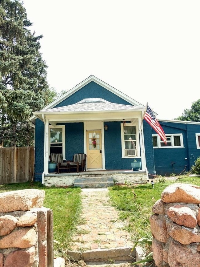 Photo - 2625 Main St