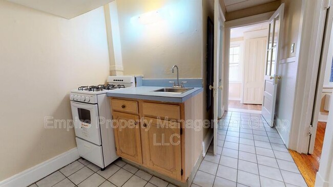 Photo - 566 Park Ave