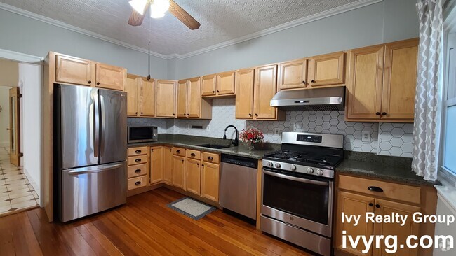 Building Photo - 45 Temple St Unit #1 Rental
