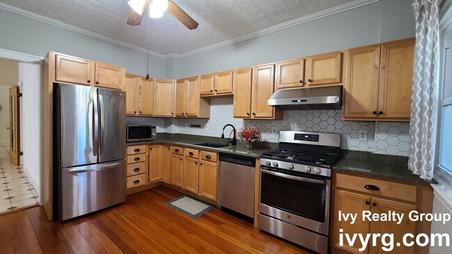Building Photo - 45 Temple St Unit #1 Rental