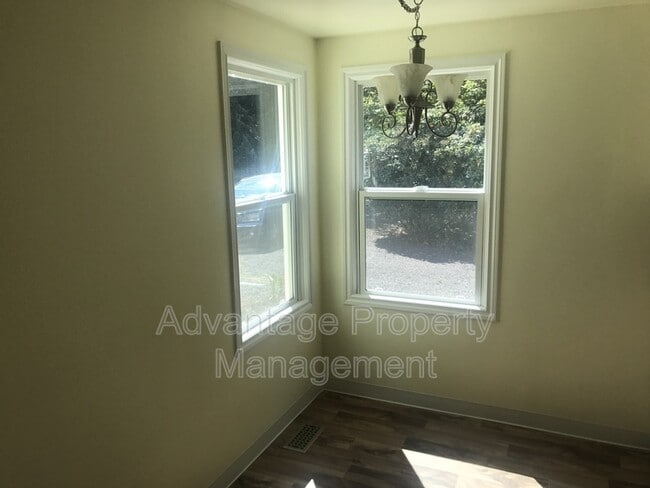 Photo - 615 SE Atwood Ave