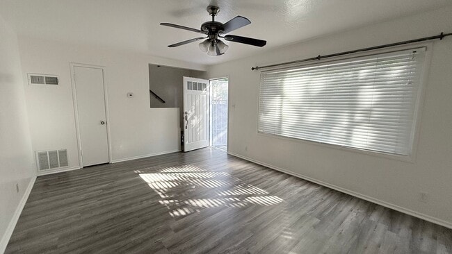 Photo - 922 Fargo Ave