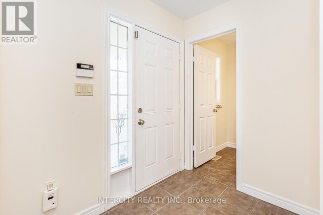 Photo - 258 McMeeken Dr