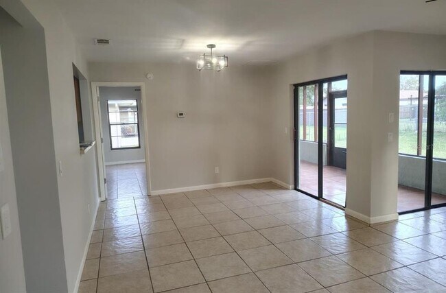 Photo - 437 Short Dr