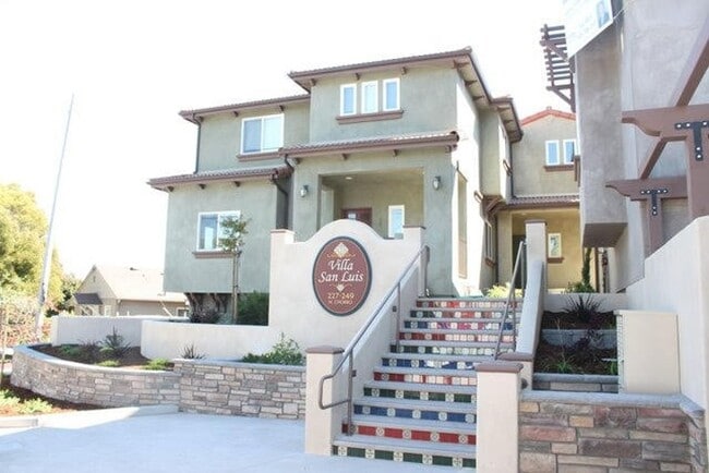 Photo - 229 N Chorro St