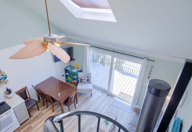 Photo - FURNISHED OFF-SEASON MONTHLY RENTAL-STARTI...