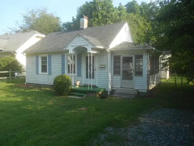 Building Photo - 923 Rosewood Pl