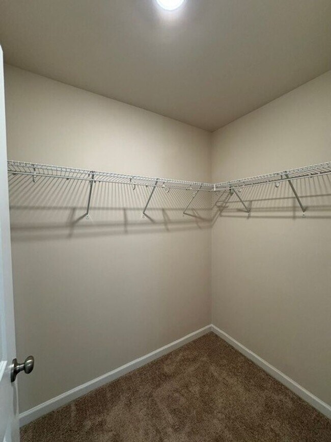 Photo - ***** READY TO MOVE IN *****